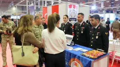 Van'da Kariyer Fuarı 45 Bin Gençle Buluştu: İş Dünyası ve Üniversiteler Tek Çatı Altında