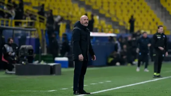 Beşiktaş'ın yeni teknik direktörü Vincenzo Italiano, Tüpraş Stadyumu'nda imza töreninde.