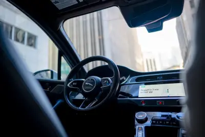 Waymo, Sel ve Yoğun Yağış Nedeniyle Dört Şehirde Hizmetini Durdurdu