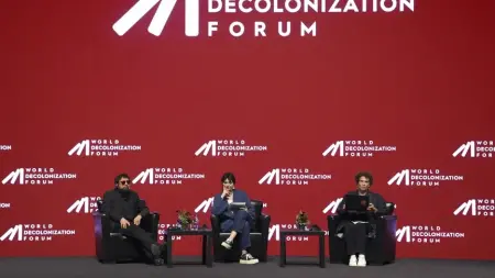 World Decolonization Forum'da konuşmacılar ve katılımcılar