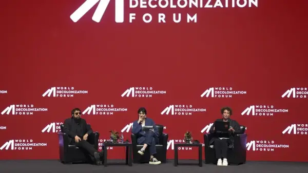 World Decolonization Forum'da konuşmacılar ve katılımcılar