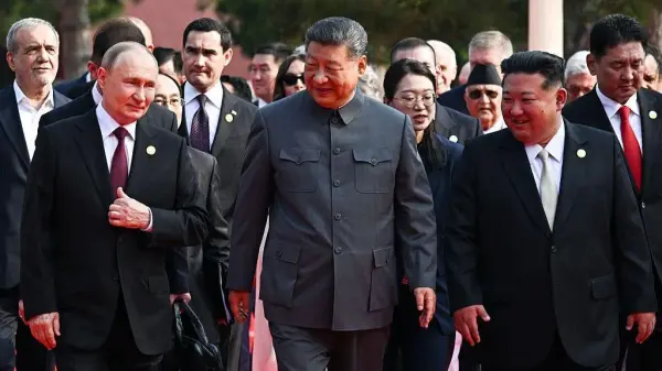 Çin Devlet Başkanı Xi Jinping ve Kuzey Kore lideri Kim Jong Un'un stratejik görüşmesini temsil eden görsel