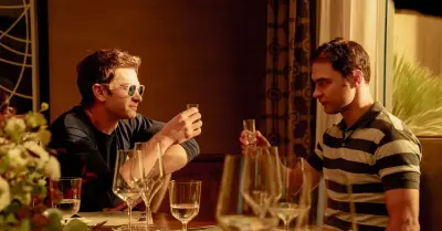 "Artificial" filminin afişi veya filmden bir sahne