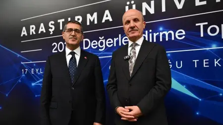 YÖK Başkanı Erol Özvar'ın YKS ek yerleştirme çağrısı yaparken çekilmiş fotoğrafı.