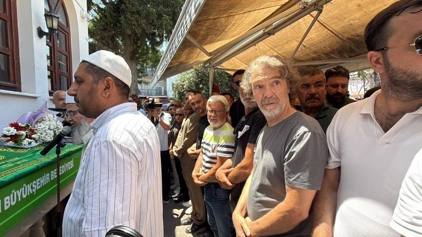 Oyuncu Ece İrtem'in Kuşadası'ndaki cenaze töreninden bir kare